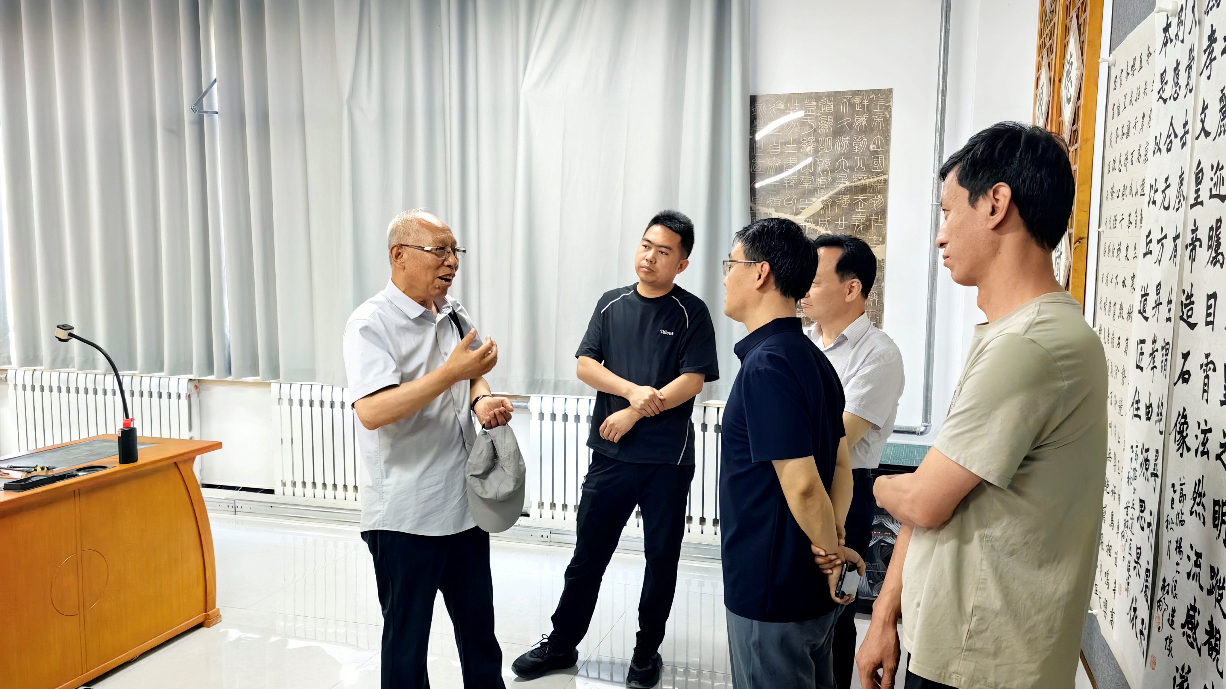 马国俊教授来艺术设计学院交流