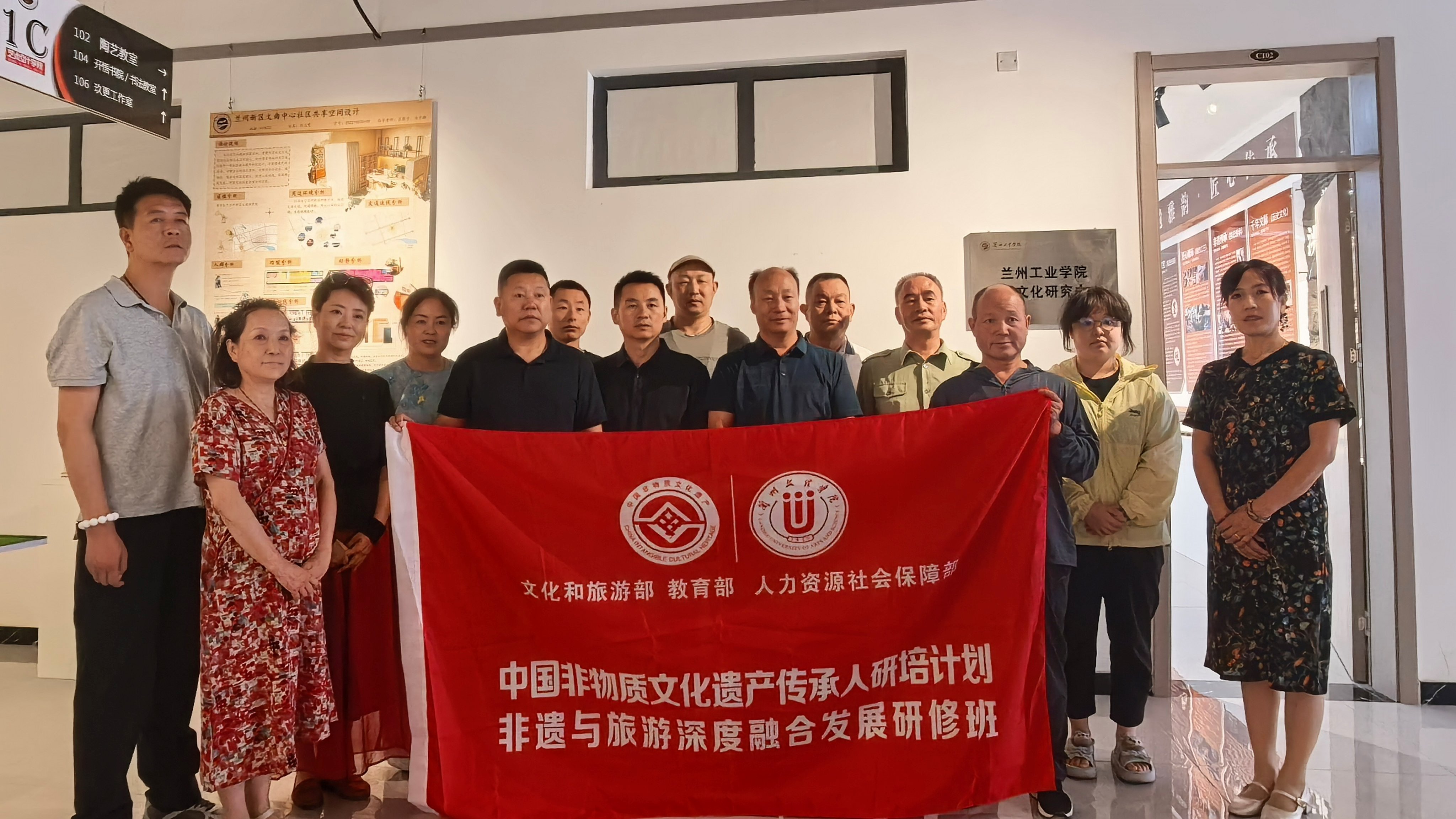 非遗研修班走进学校洮砚文化研究中心