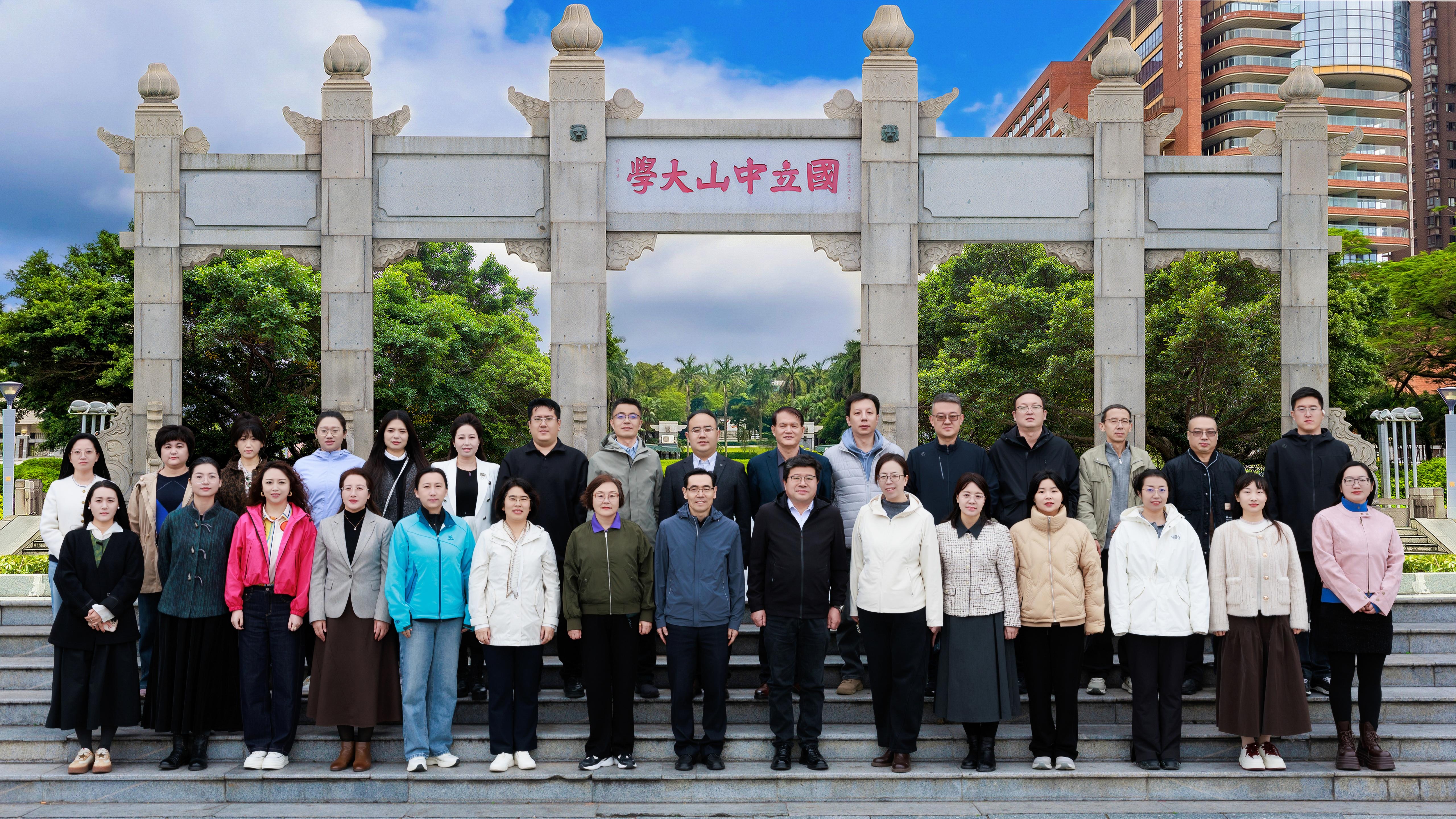 马克思主义学院组织思政课教师赴中山大学开展能力提升培训