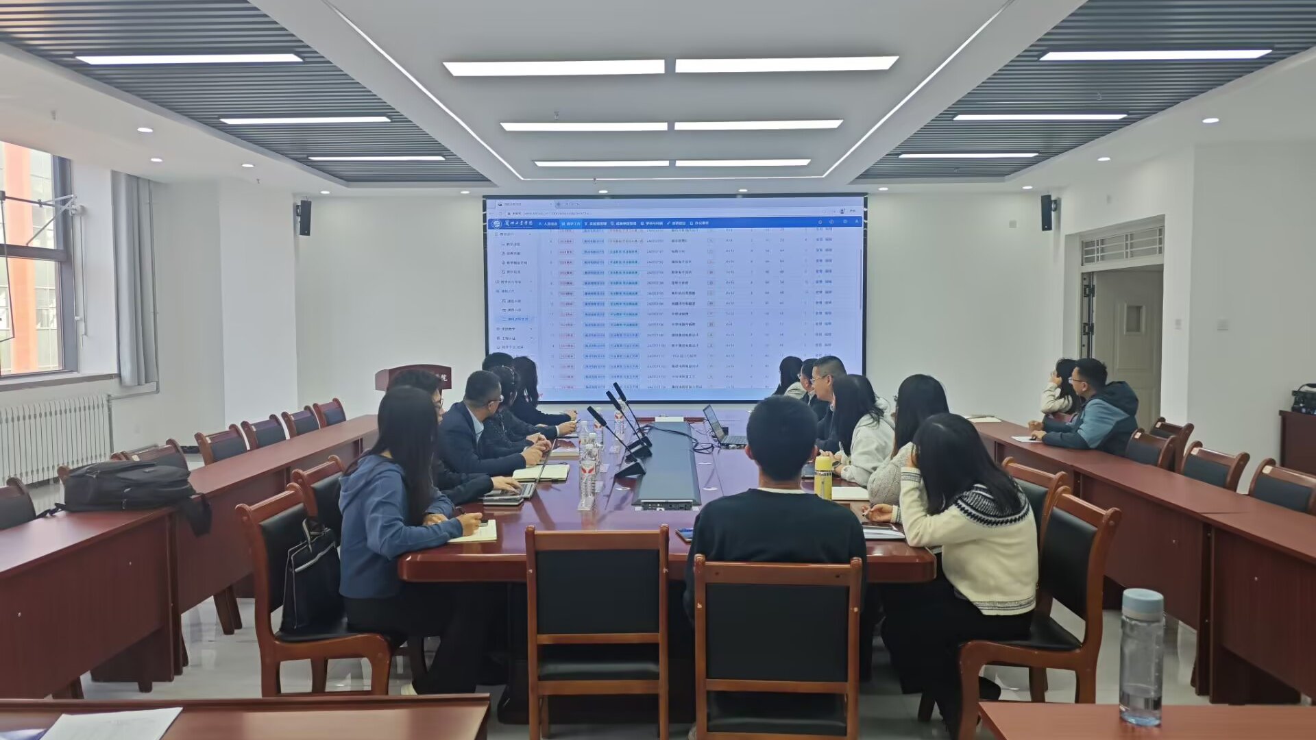 兰州理工大学微电子现代产业学院院长李策一行来我校电子信息工程学院开展专业建设交流活动