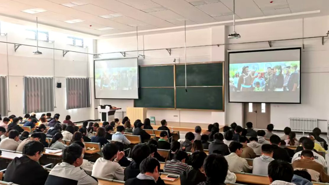 计算机与人工智能学院组织观看民族团结进步教育片《天盖勒》